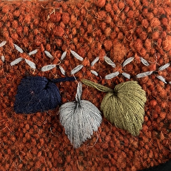 NEW 100% Wool Embroidered Crossbody Bag - Picture 5 of 10